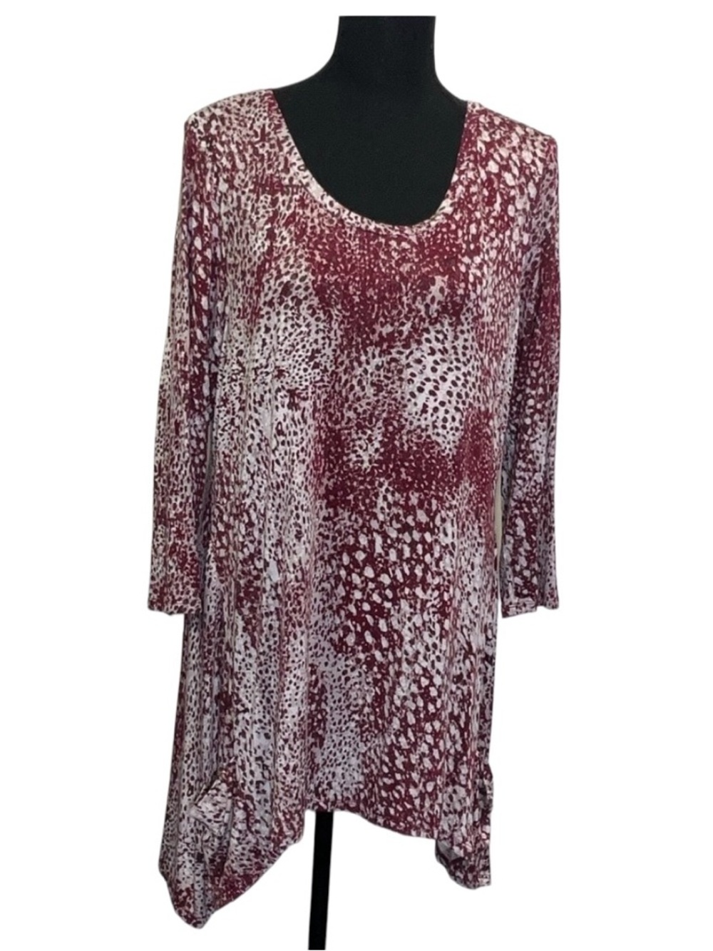 LOGO Printed Top w/Sharkbite Hem, EUC